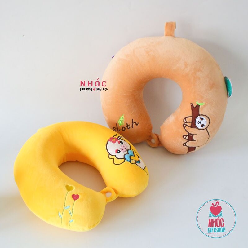 Gối kê cổ cao su non thêu heo - Vàng - 12001