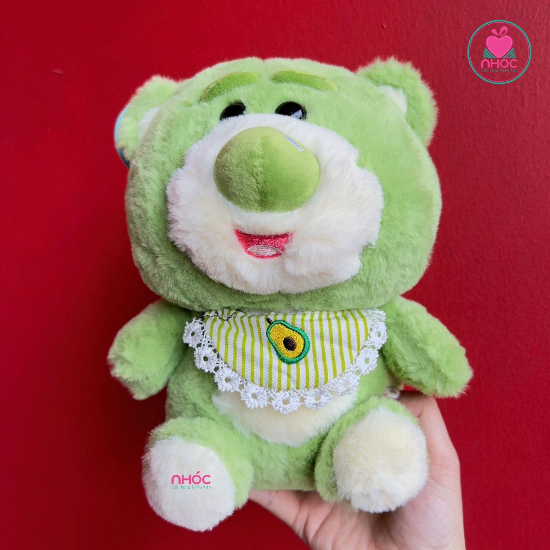 Thú bông nhỏ Gấu Toy Story đeo yếm lông xù ngồi - Xanh lá - 25120