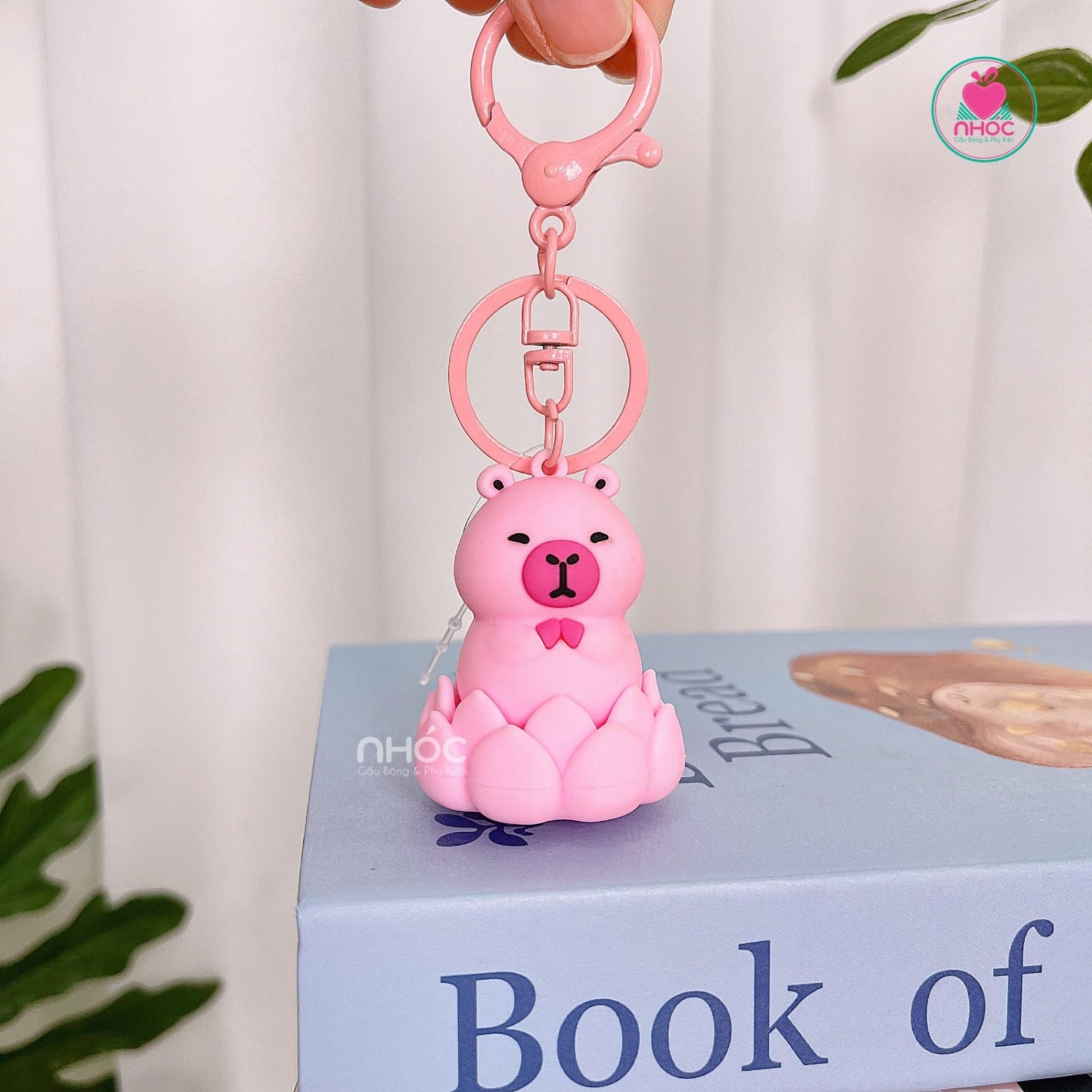 Móc khoá poly Capybara ngồi đoá sen - Hồng - 6001