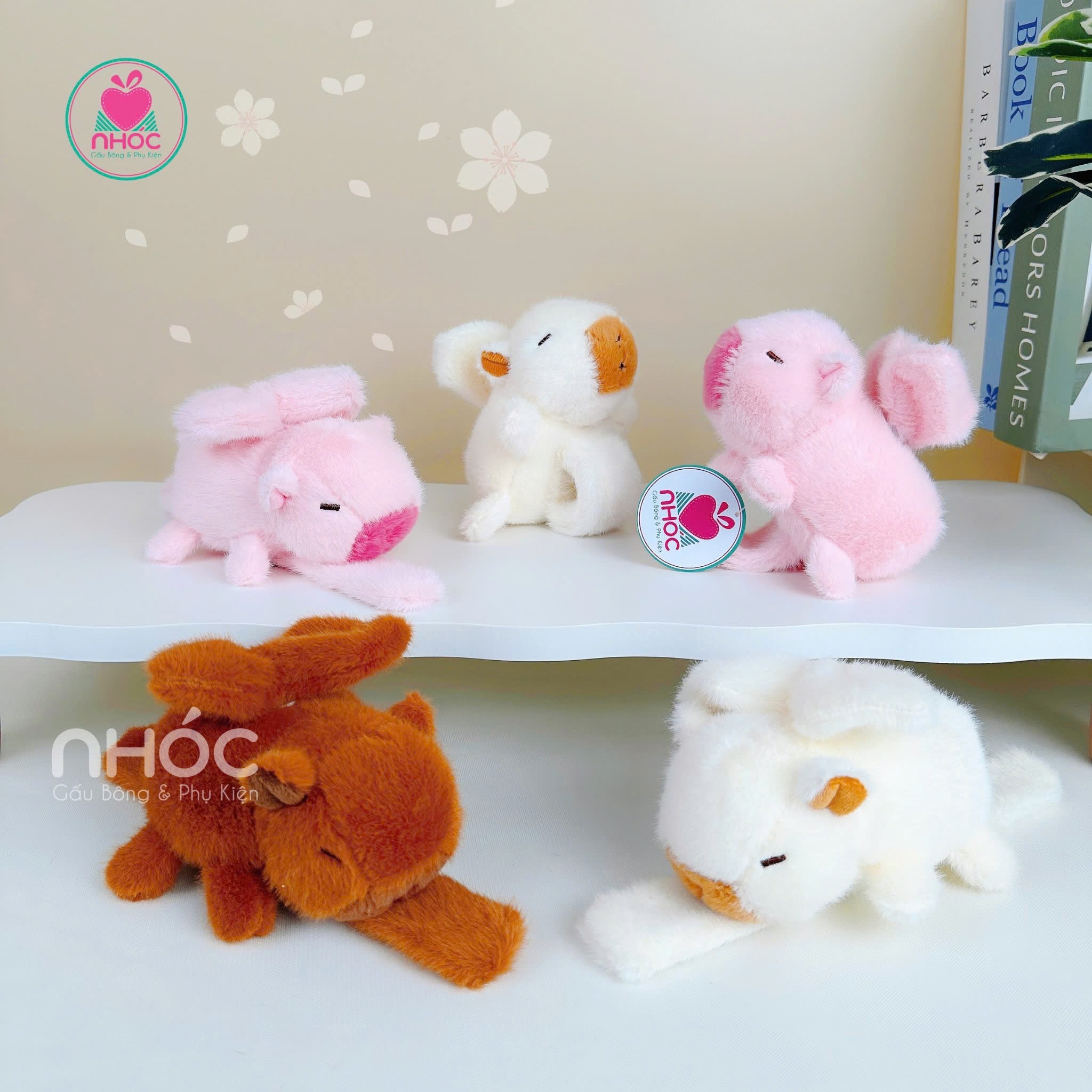 Vòng tay bông Capybara đập cánh