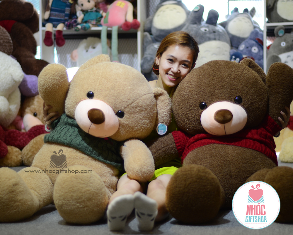 Gấu teddy áo len màu thêu love