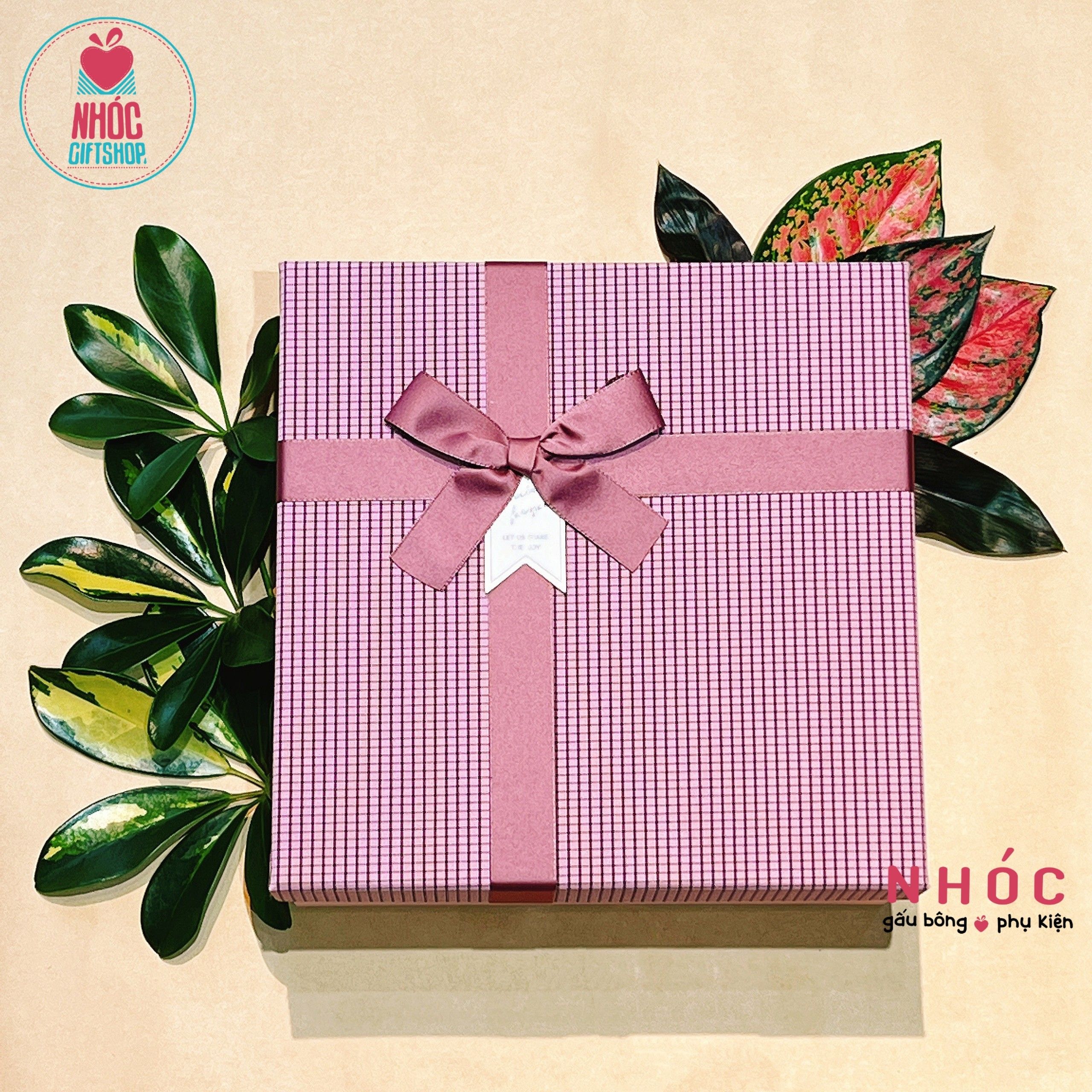 Hộp quà vuông Hàn quốc bộ - V01
