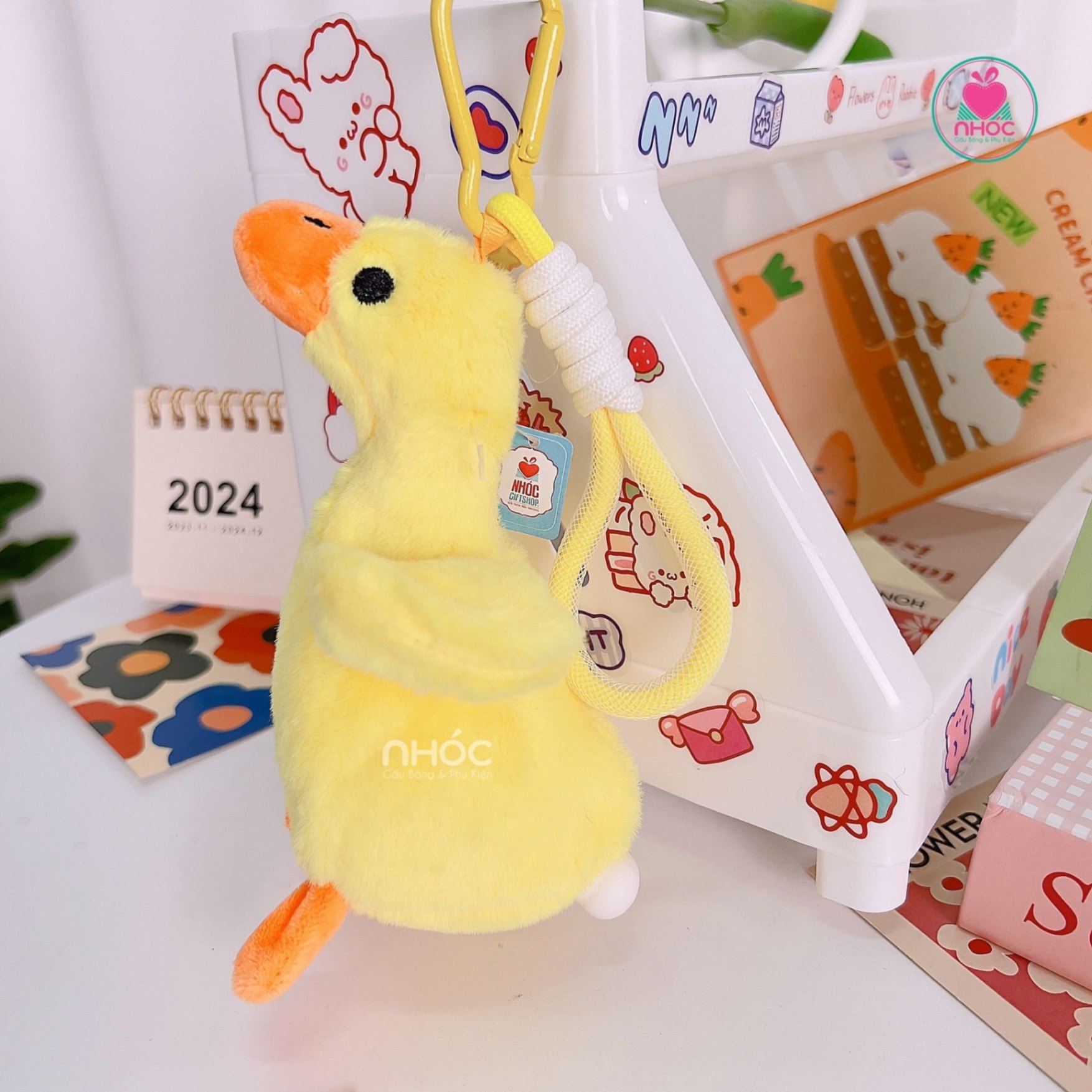 Móc khoá bông vịt bóp bong bóng - Vàng - 9501