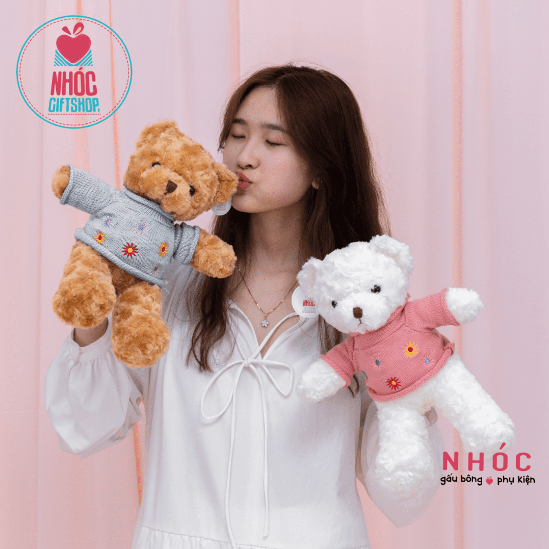 Gấu teddy áo len thêu hoa cúc
