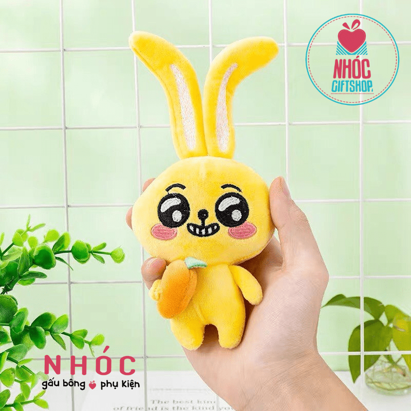 Móc khóa bông thỏ tai dài ôm cà rốt - 7001 - Vàng