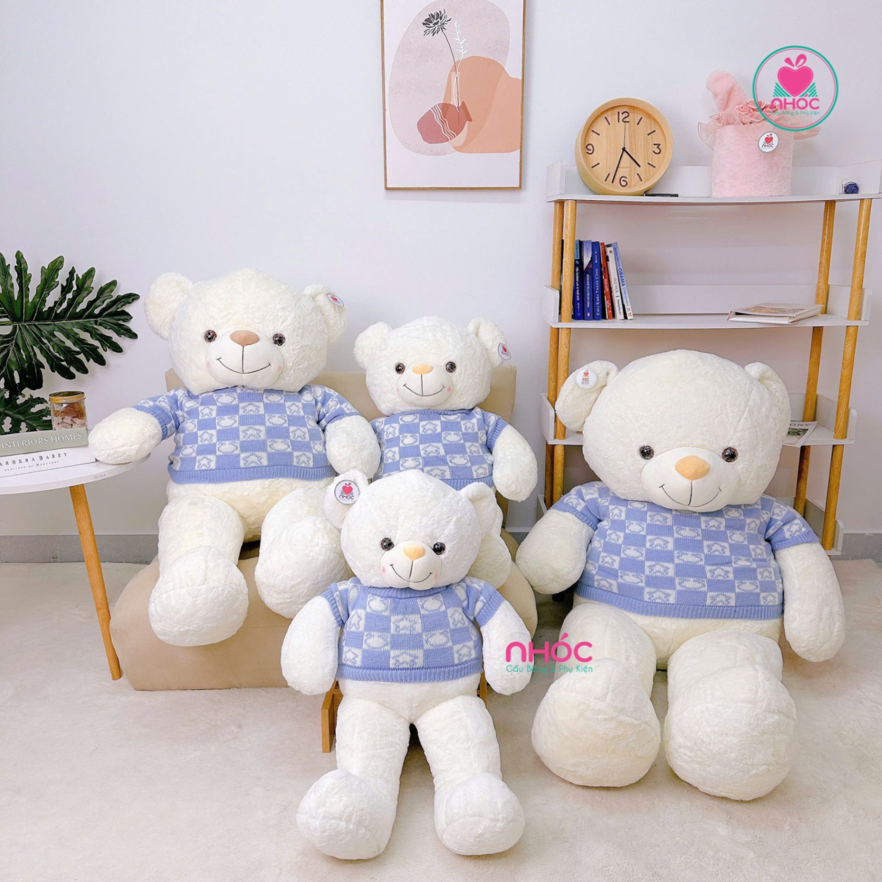 Gấu teddy mặc áo len sọc caro hoạ tiết lông xù