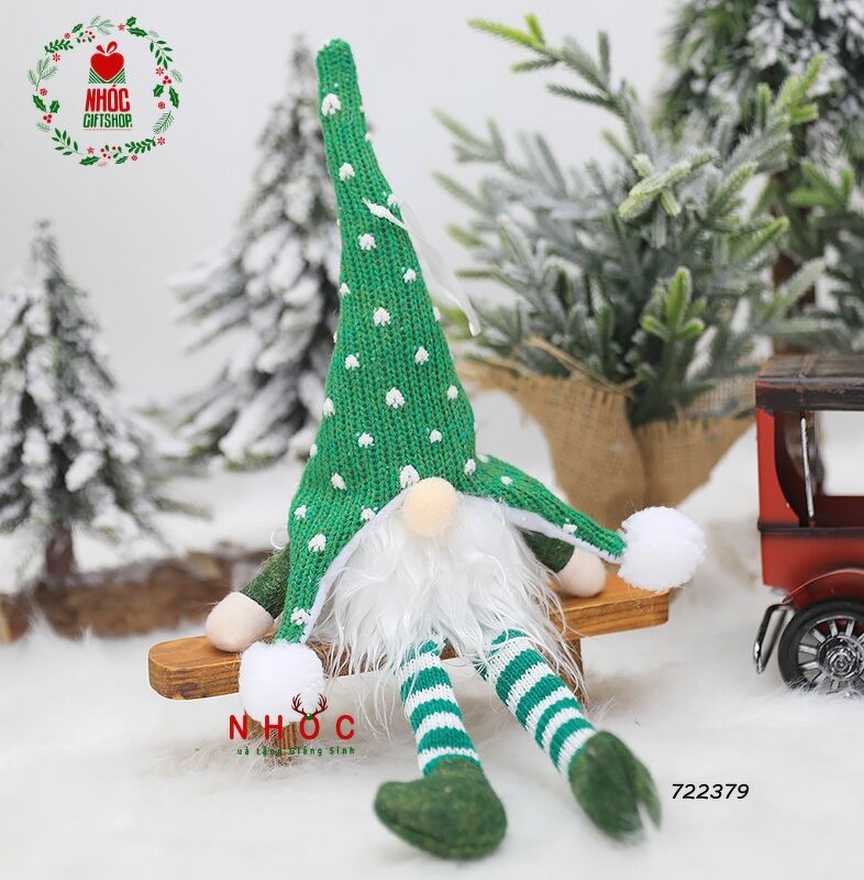 Thú bông ông già noel đội nón len tim chân sọc - 8001 - Xanh lá cây