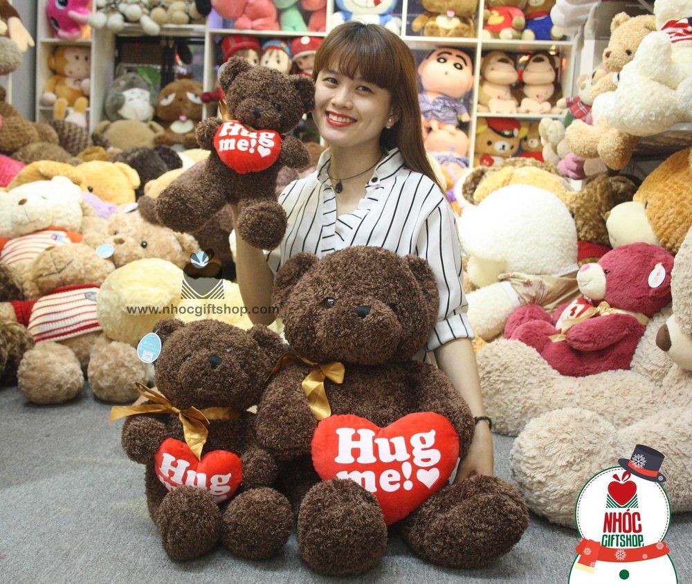 Gấu teddy lông chỉ ôm tim Hug me - Nâu đậm