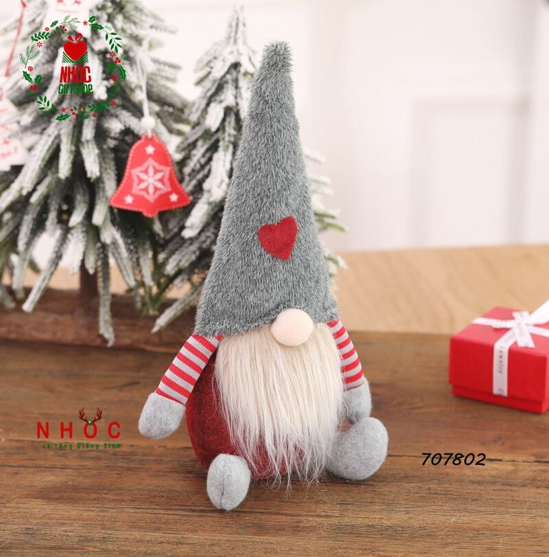 Thú bông ông già noel đội nón lông in tim - 8001 - Xám