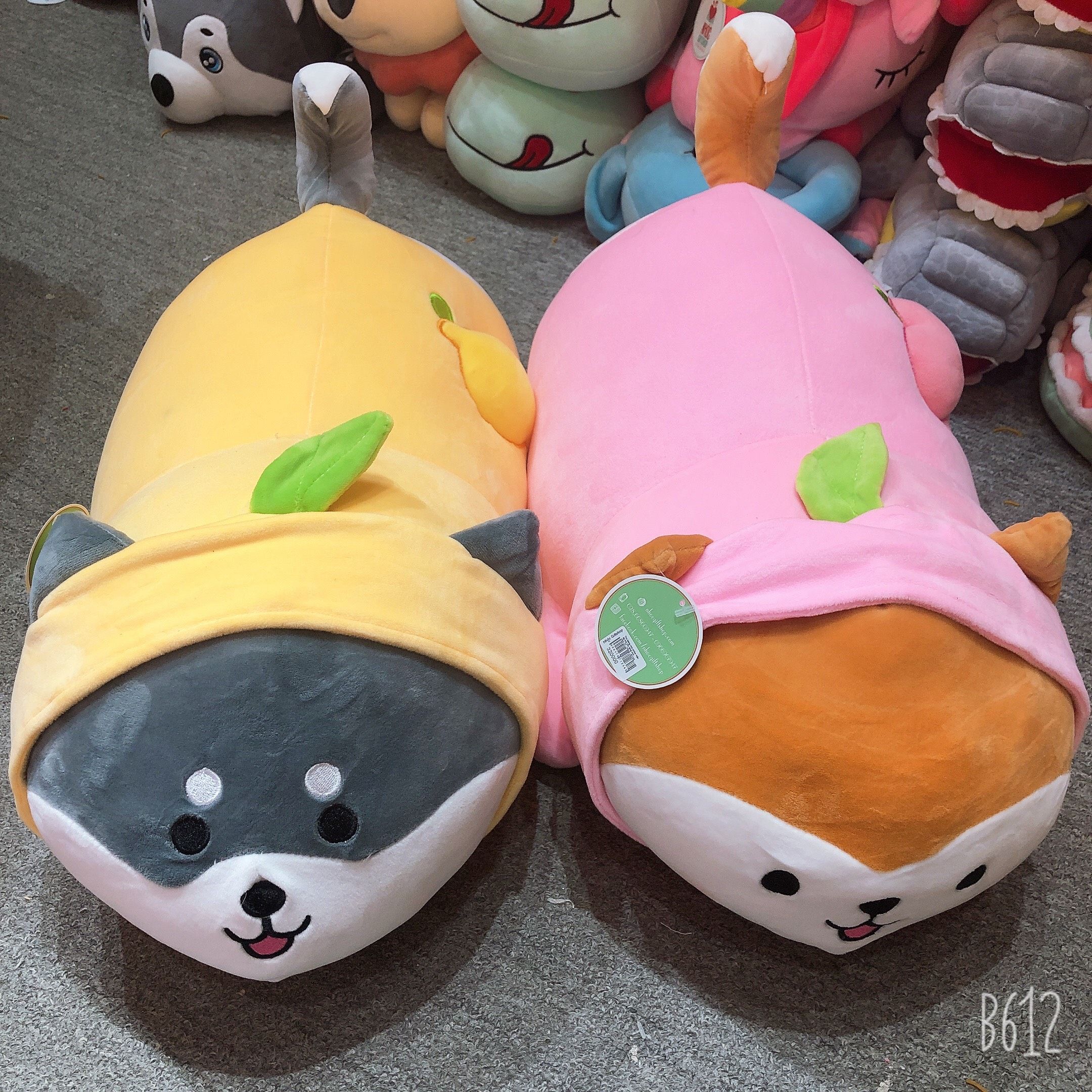 Thú bông chó shiba mặc áo trái cây lông mịn nằm TC - Hồng - 60320