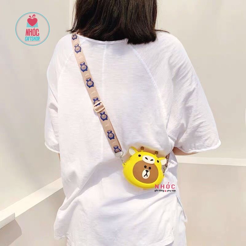 Túi đeo chéo silicone gấu brown mặc áo thú - Hươu cao cổ vàng - 29001