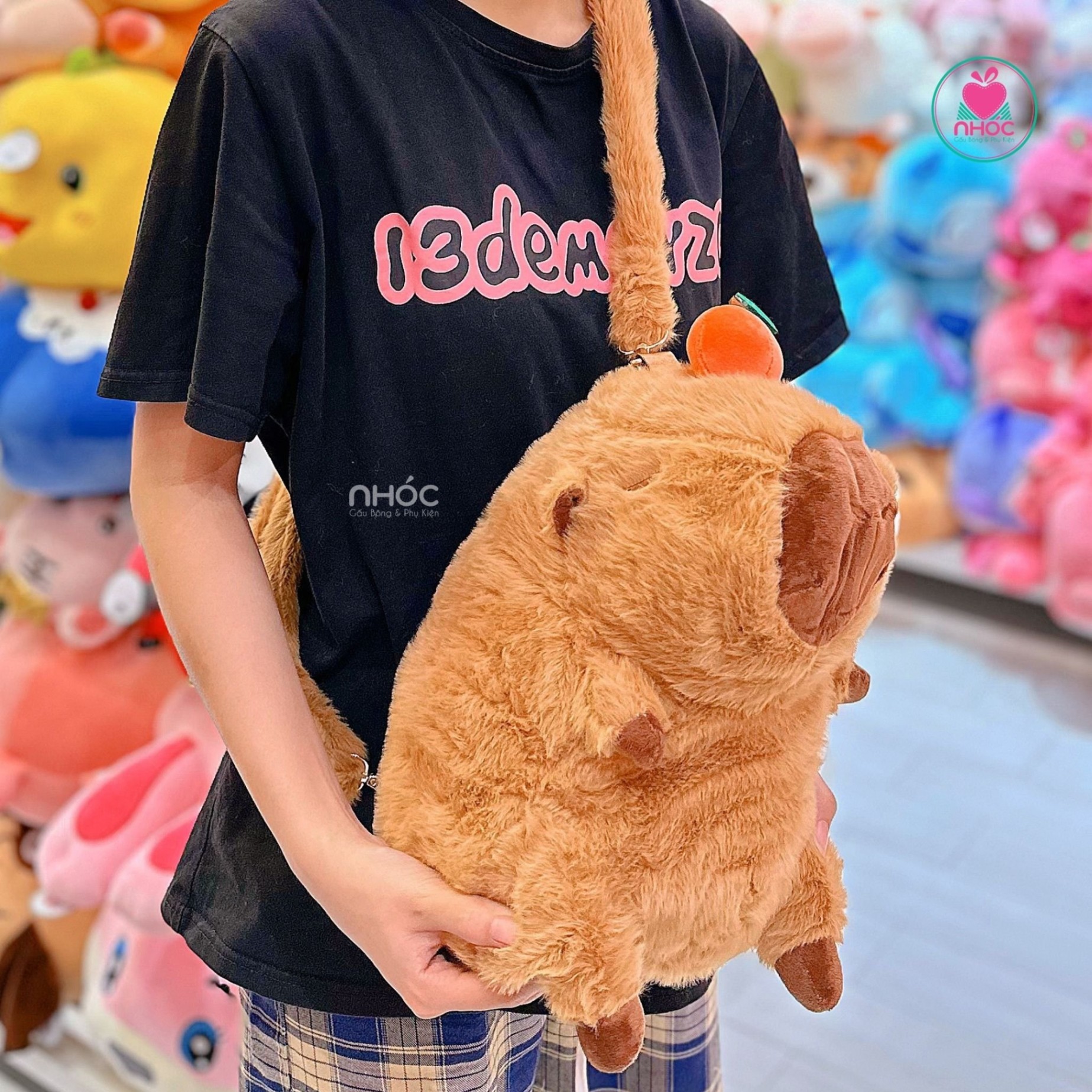 Túi đeo chéo Capybara đính trái cam - 30240