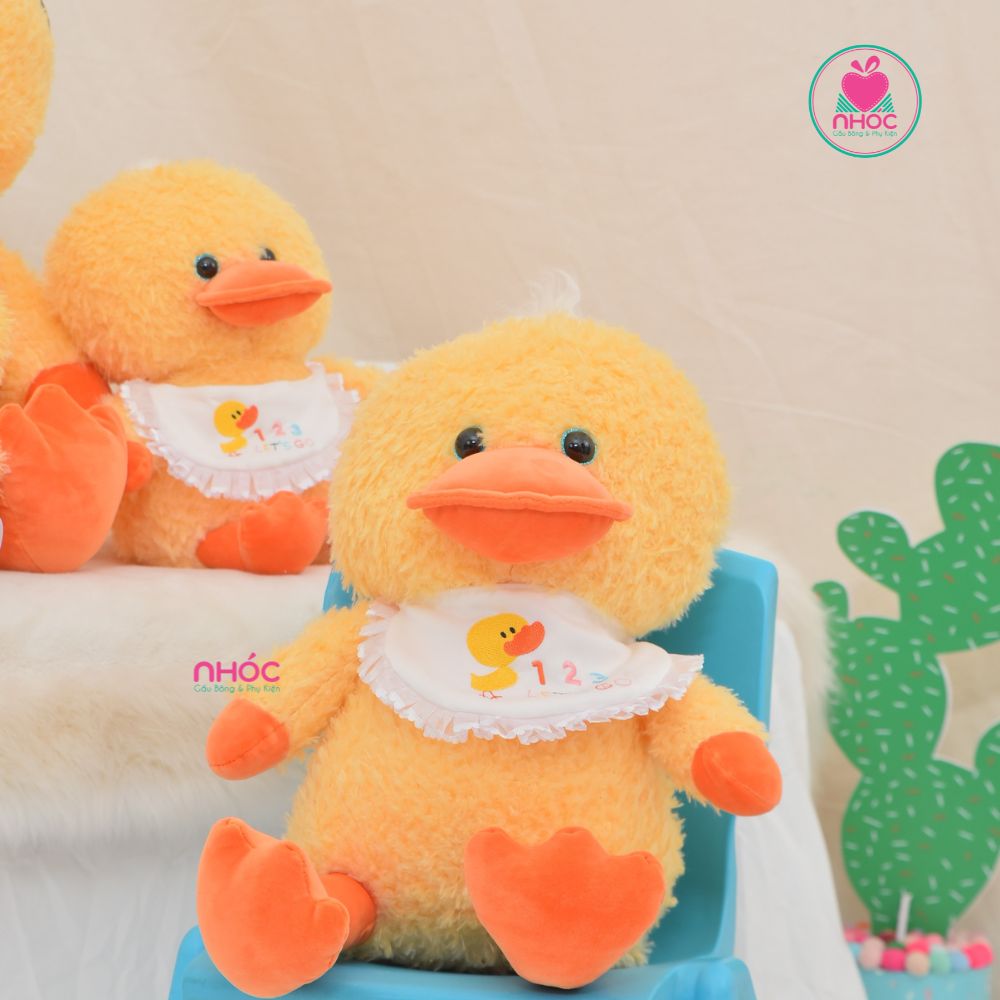 Thú bông Vịt đeo yếm lông chỉ ngồi - Vàng - 45240