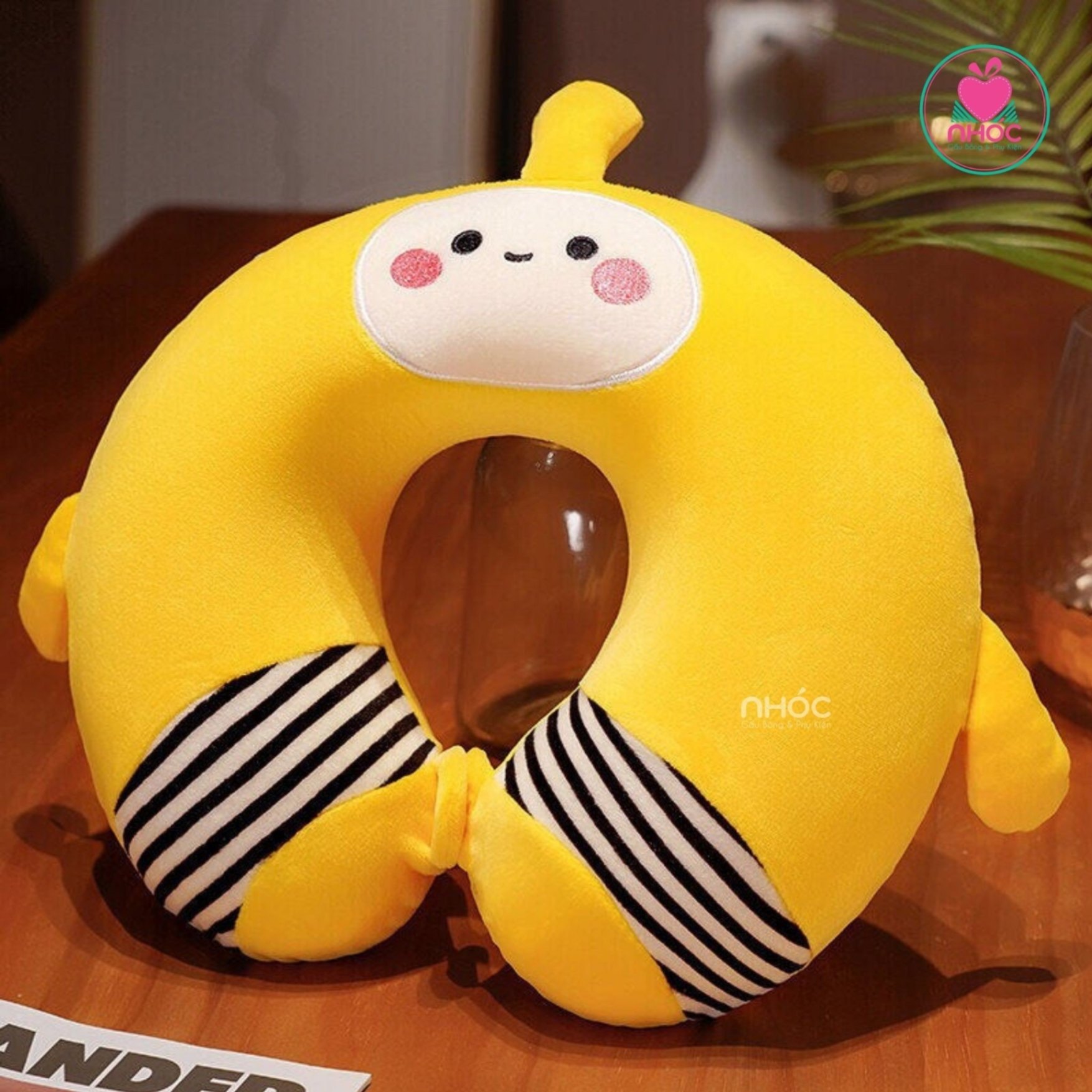 Gối kê cổ cao su non Egg Party Doll - Vàng - 16001