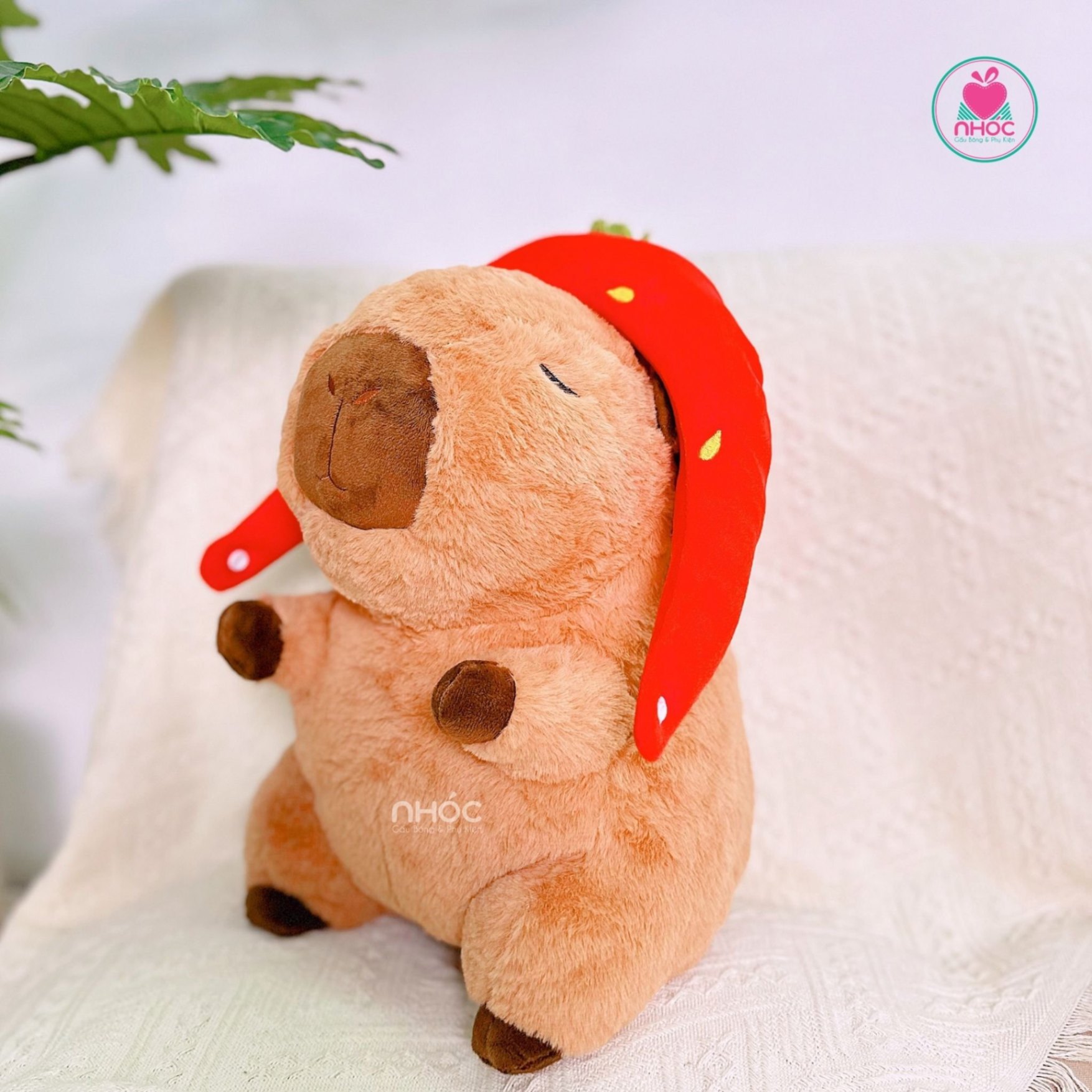 Thú bông Capybara đội nón dâu lông xù TC - 45340