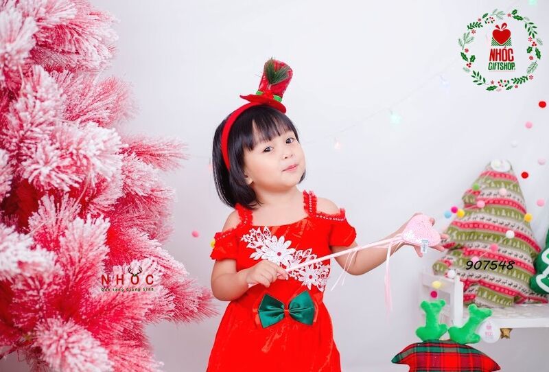 Đầm nhung Noel hoa trắng khoét vai - Size 1 - 45180