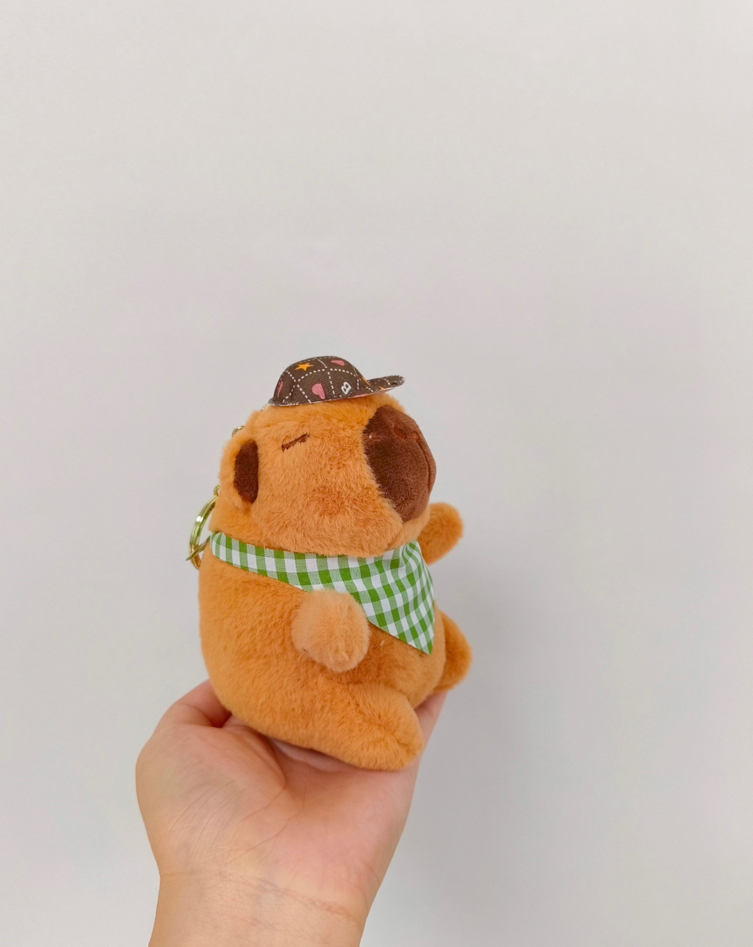 Móc khoá bông Capybara đội nón OD - 1085