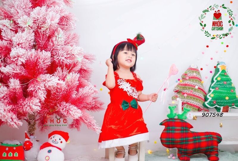 Đầm nhung Noel hoa trắng khoét vai - Size 6 - 70230