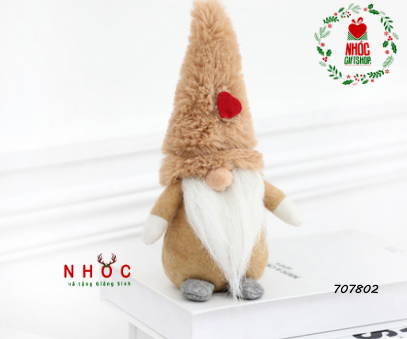 Thú bông ông già noel đội nón lông in tim - 8001 - Nâu
