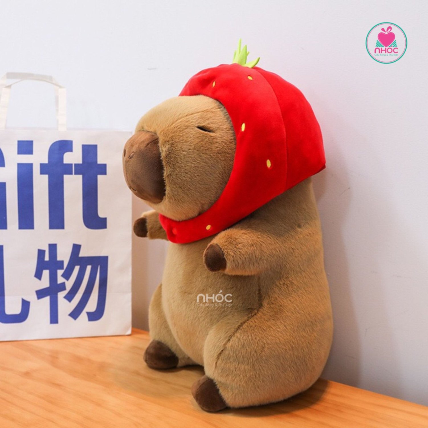 Thú bông nhỏ Capybara đội nón dâu - 25130