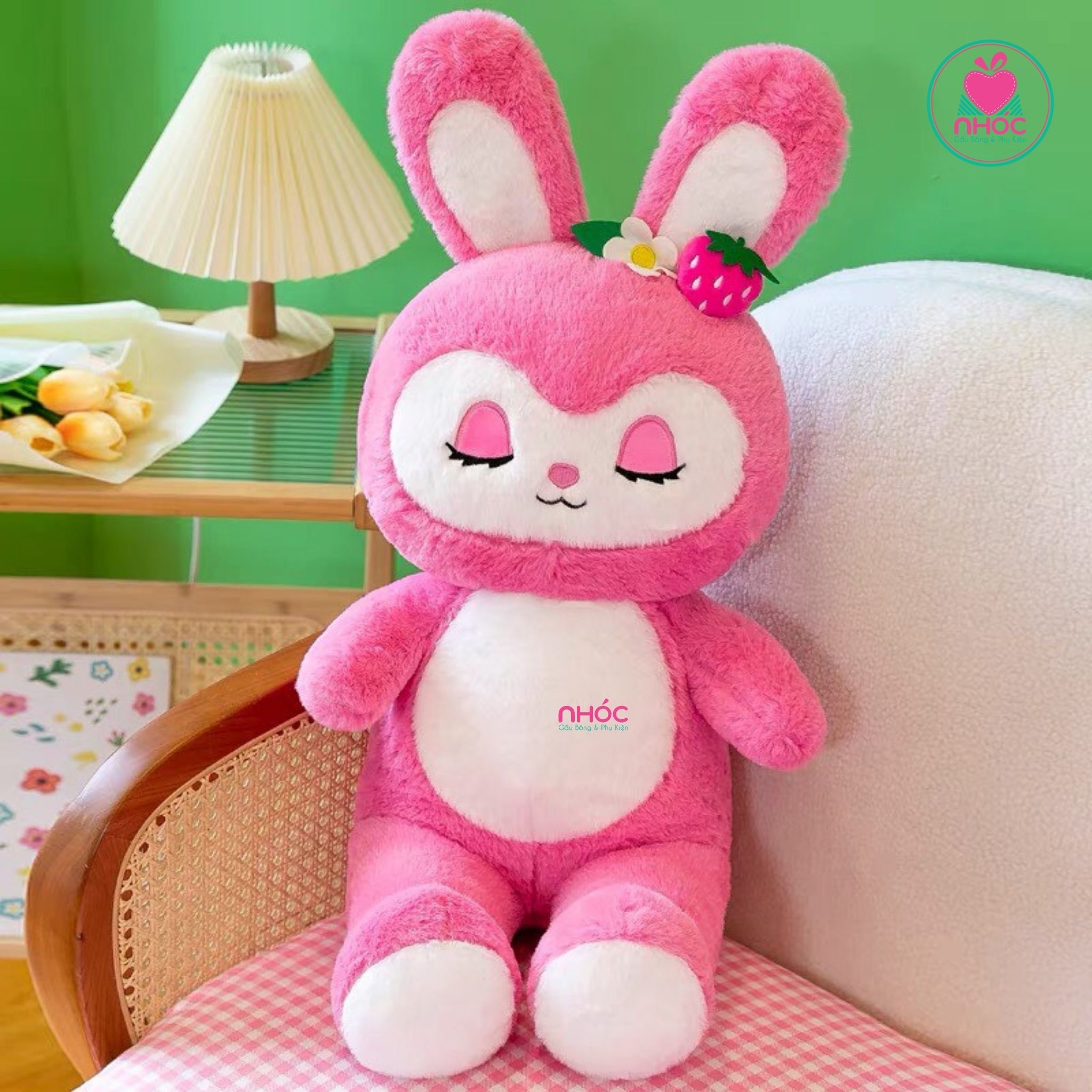 Thú bông thỏ hồng tai đính trái dâu lông xù - Hồng - 60420