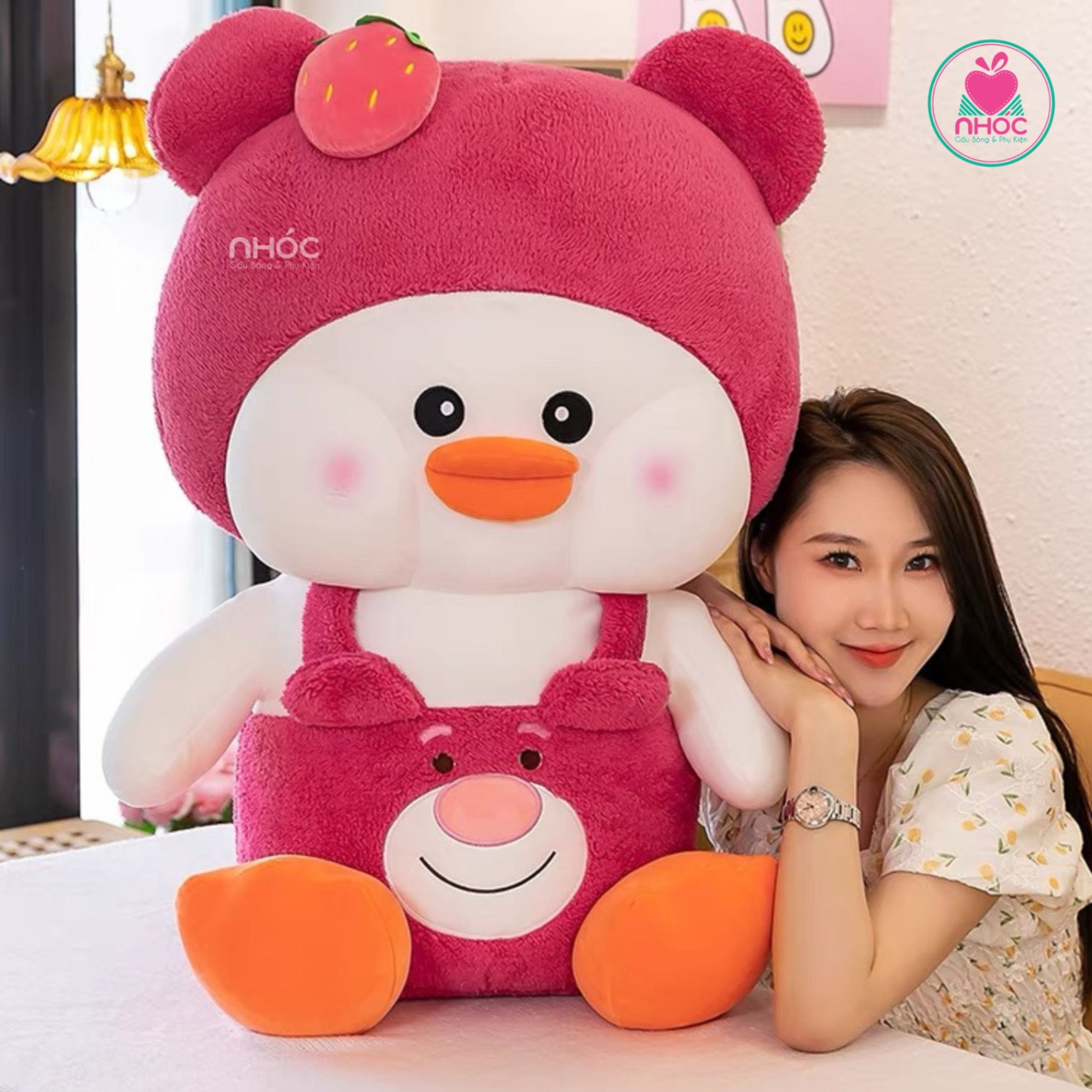 Thú bông Vịt đội nón mặc áo Toy Story lông xù ngồi TC - Hồng - 55440