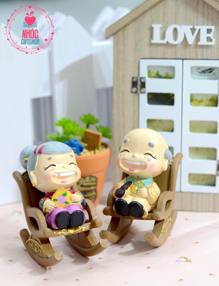 Tượng ông bà già mặt mụn - Ngồi ghế rời - 28001