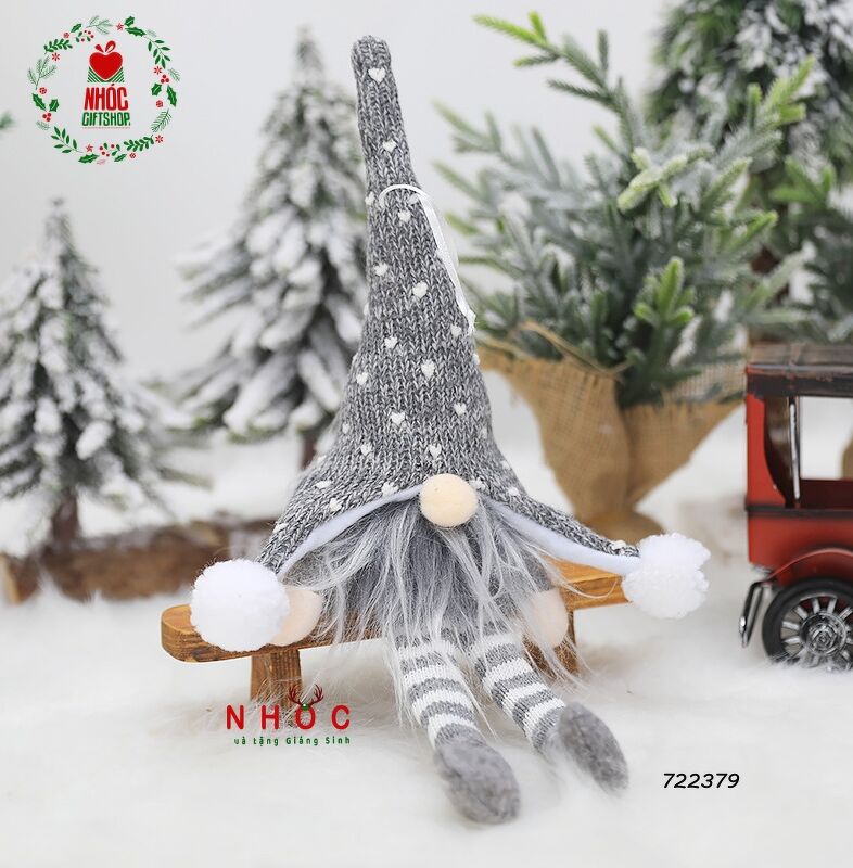 Thú bông ông già noel đội nón len tim chân sọc - 8001 - Xám