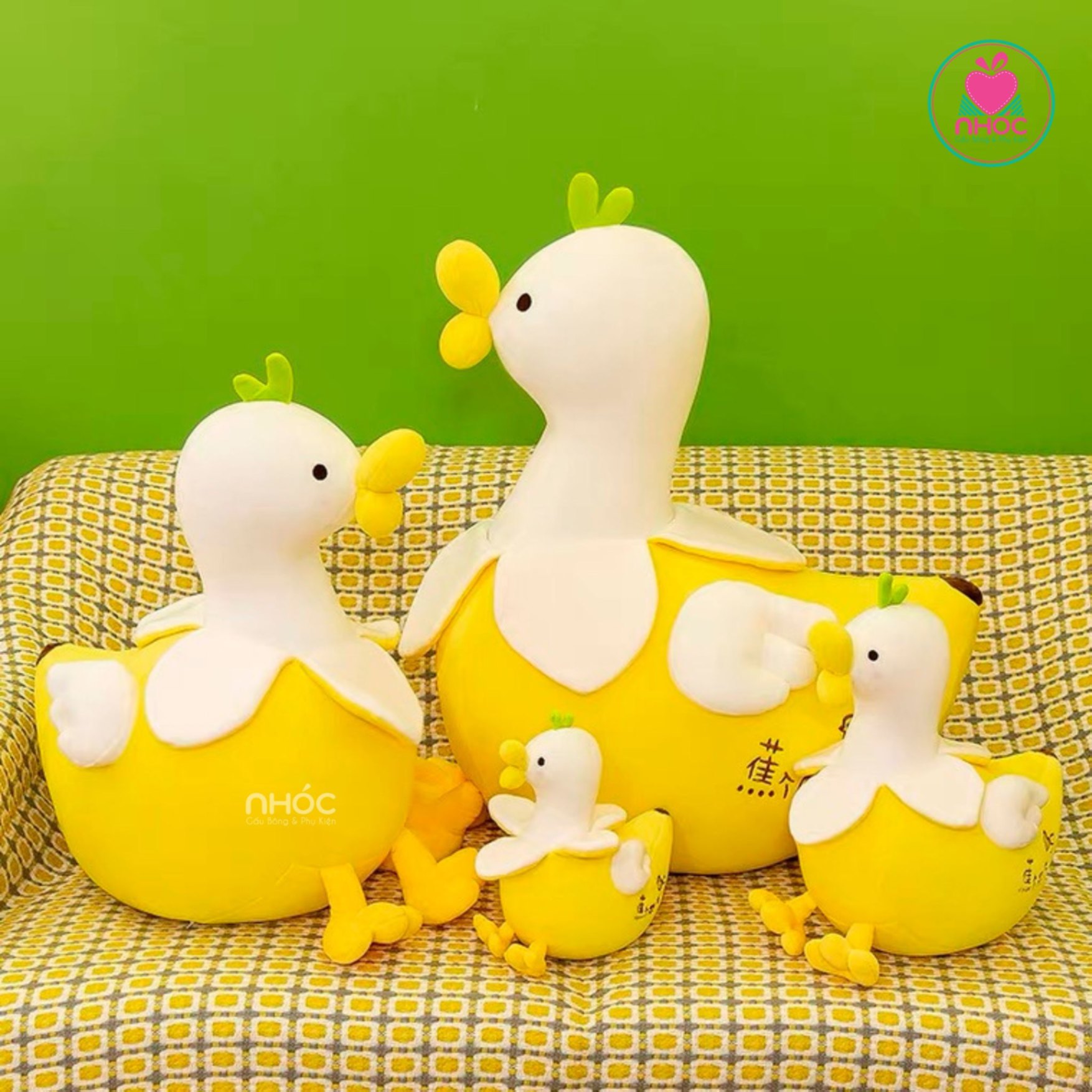 Thú bông chú Vịt chuối lông mịn đứng TC - Vàng - 60410