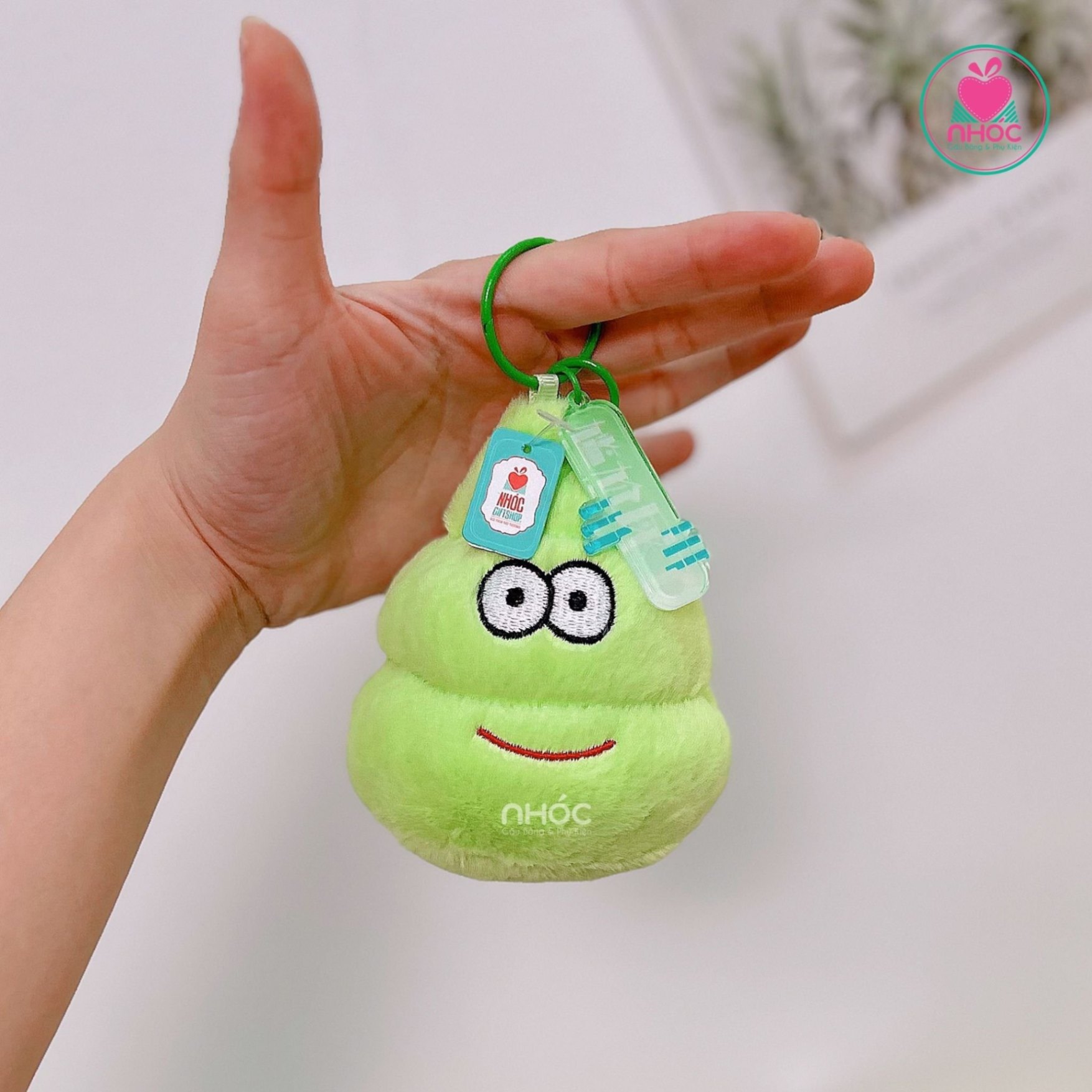 Móc khoá bông cục shit lông mịn - Xanh lá - 1080