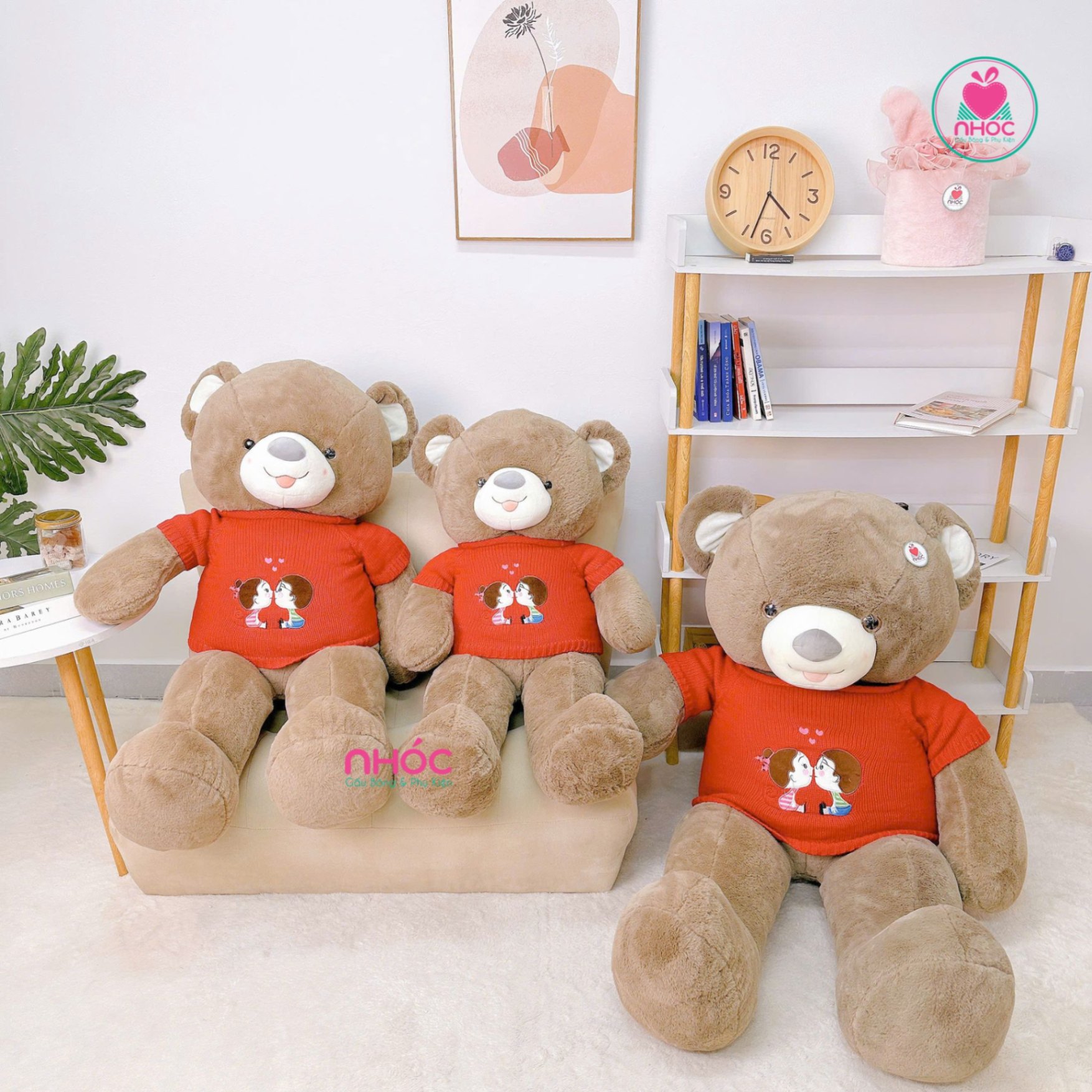 Gấu teddy áo len thêu 2 bé ngồi
