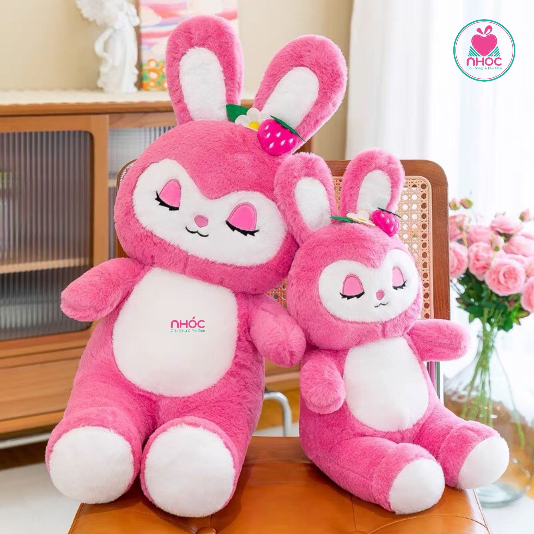 Thú bông thỏ hồng tai đính trái dâu lông xù - Hồng - 45320