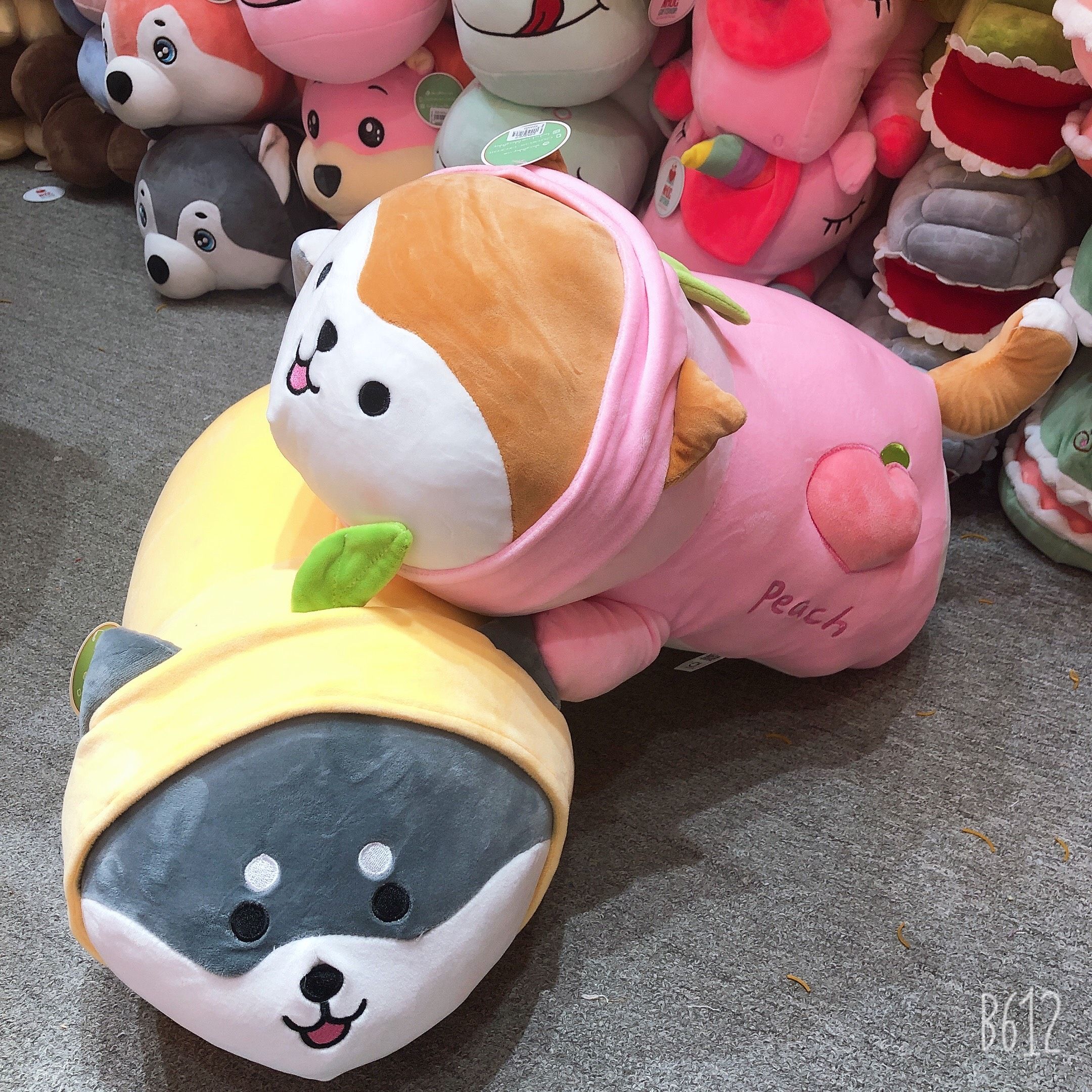 Thú bông chó shiba mặc áo trái cây lông mịn nằm TC - Vàng - 60320