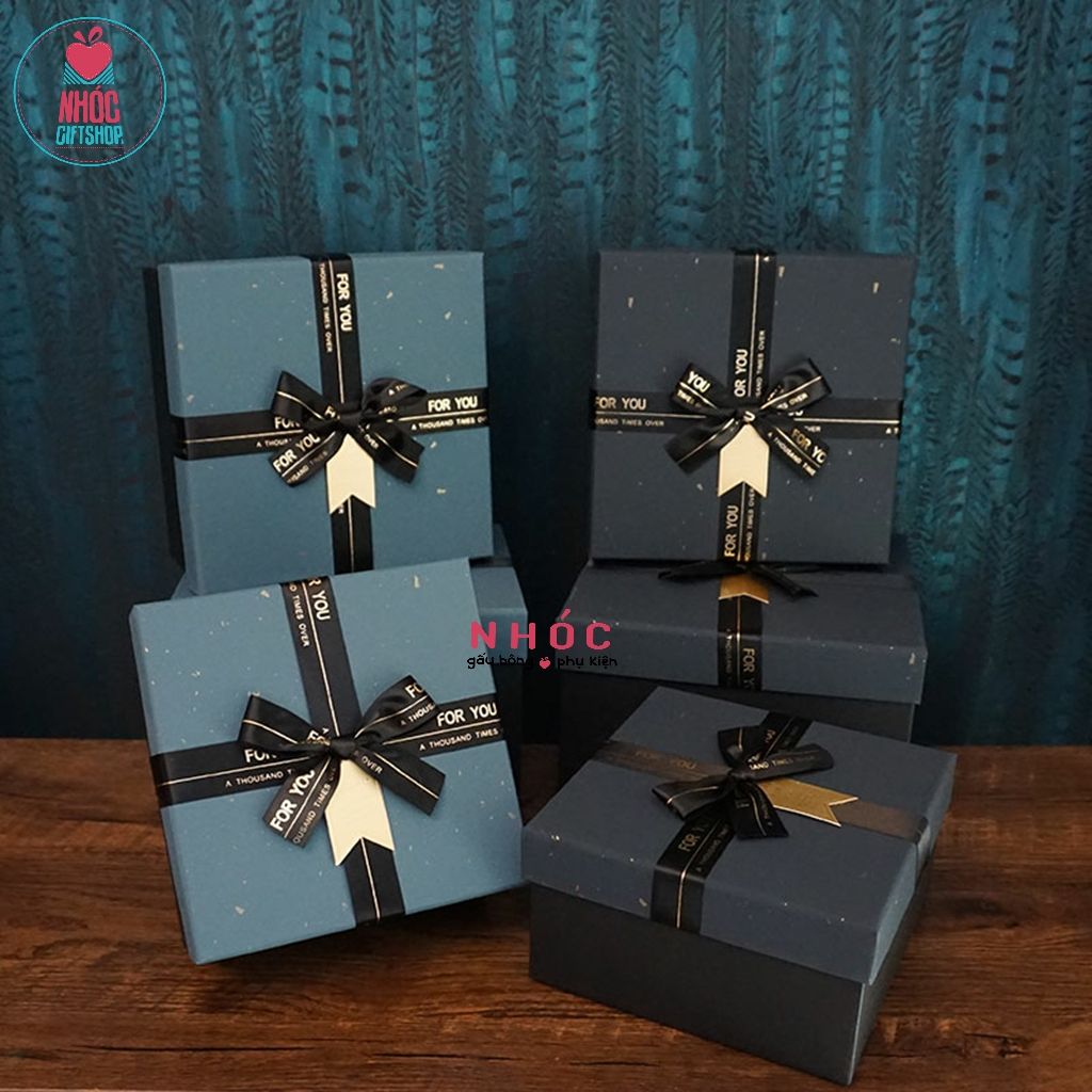 Hộp quà vuông Hàn quốc - V02 - 210*210*105 - 0195