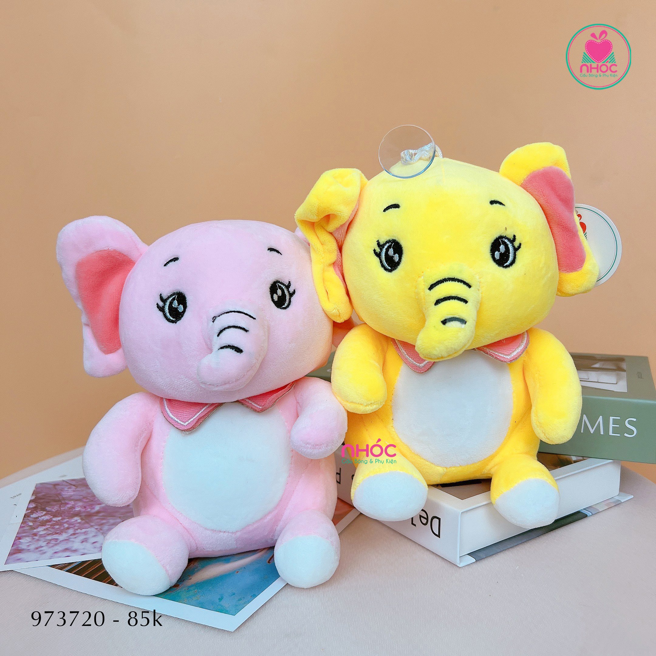 Thú bông nhỏ Voi đeo yếm lông mịn ngồi