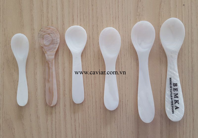 Caviar spoons, mother of pearl spoon Item code: V-MS71