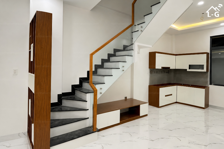 Thi Công Tủ Bếp Và Vách Ngăn Cầu Thang Tại Long Trường, Quận 9