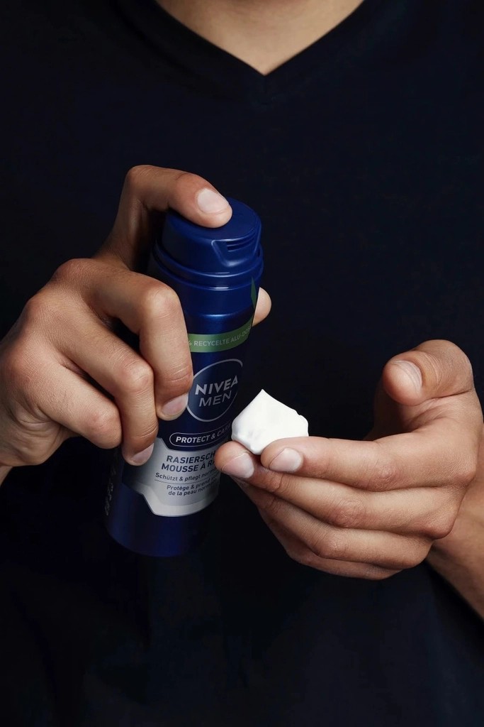 BỌT CẠO RÂU Nivea Men Rasierschaum Protect & Care