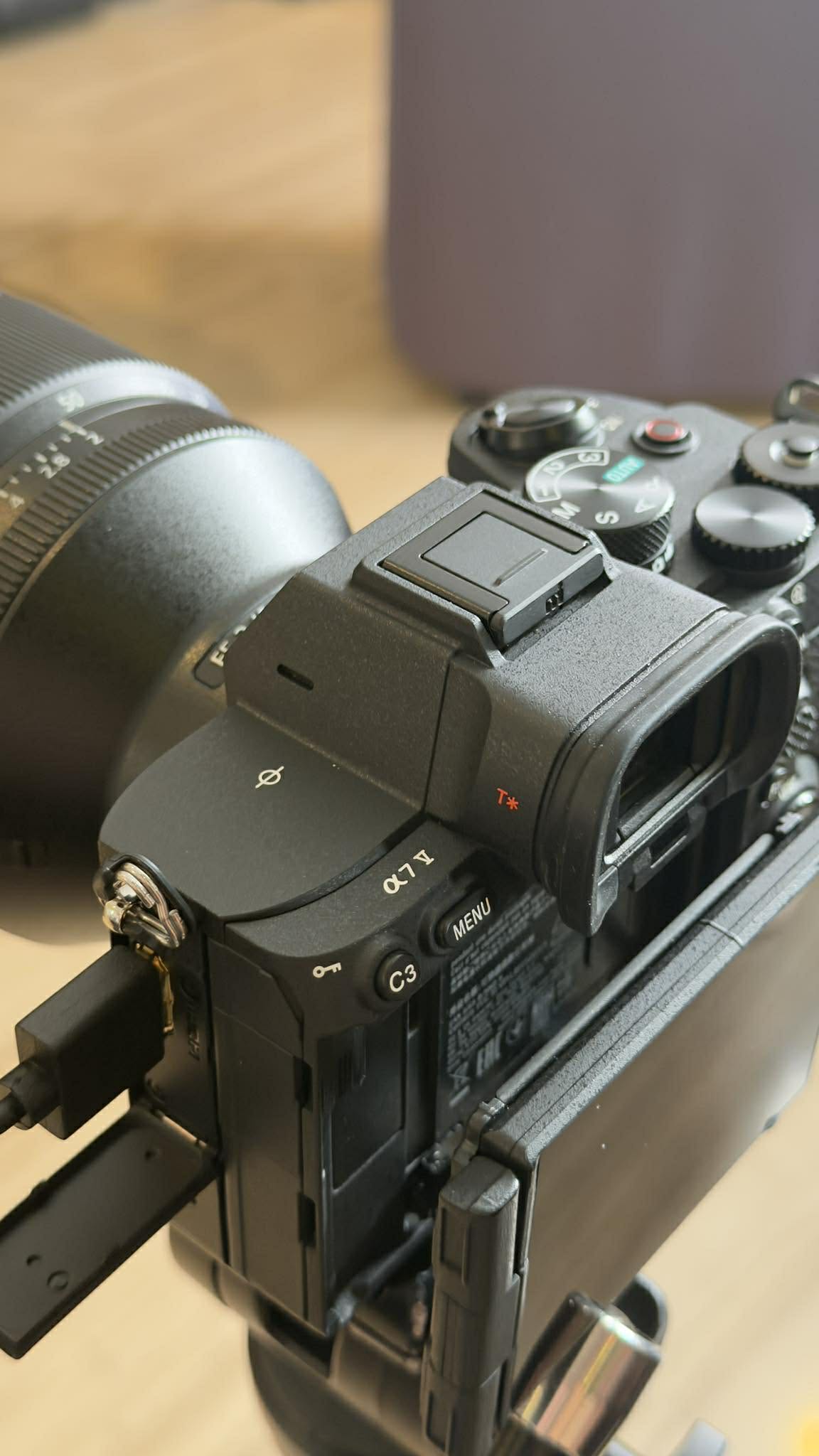 Sony-da-chinh-thuc-cong-bo-ra-mat-Sony-A7-V-hom-nay-2-12-2025-_589166504_728093779794015_5894953480058812831_n-1.jpg
