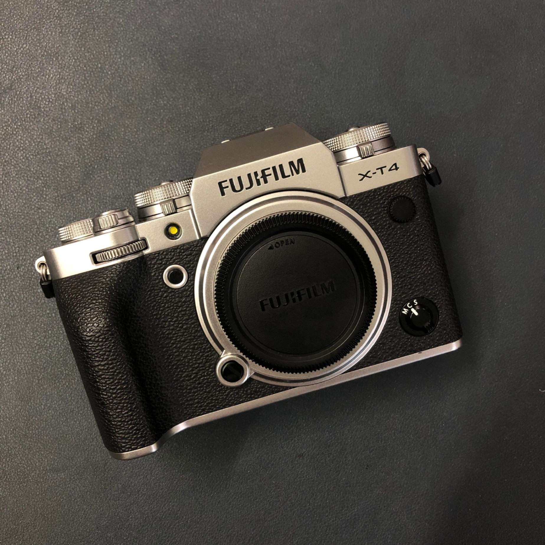 Máy ảnh Fujifilm X-T4 Body (Silver) - Cũ