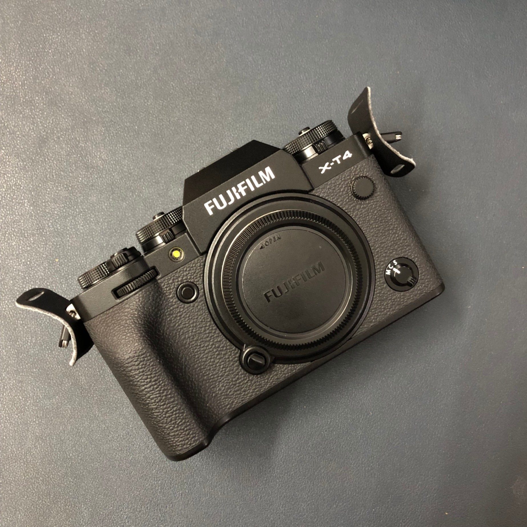 Máy ảnh Fujifilm X-T4 Body (Black) - Cũ