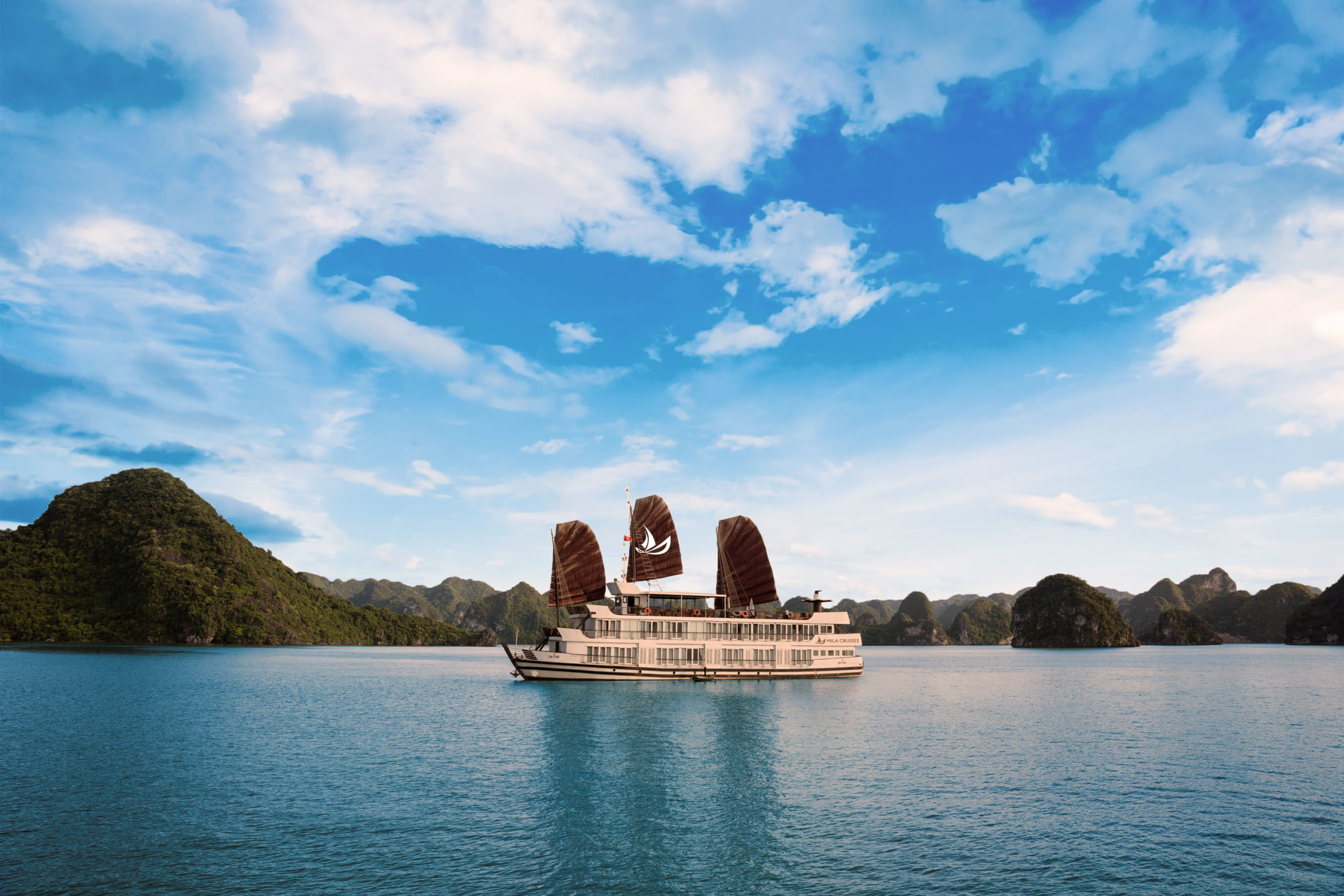 4 Days Hanoi & Halong Bay Luxury Getaway: Capital & World Heritage