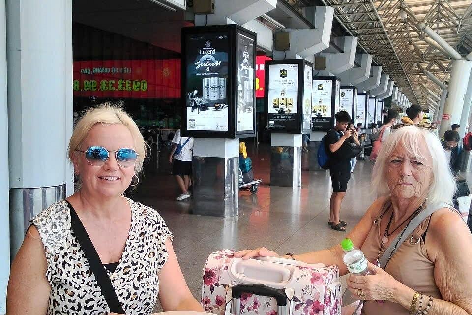 Private Arrival Transfer: Tan Son Nhat Airport to Ho Chi Minh City Hotels