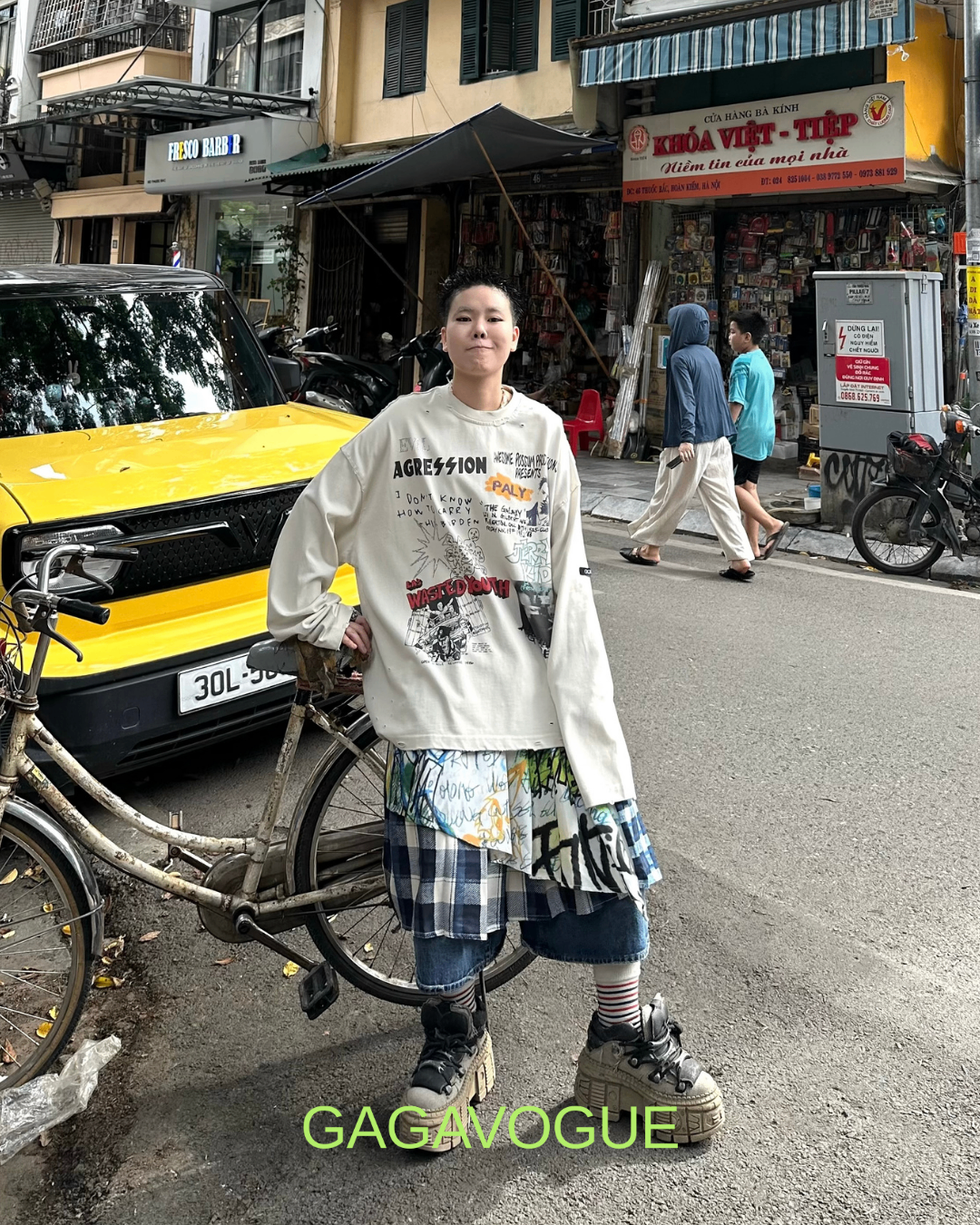 GAGAVOGUE AGRESSION DISTRESSED LONG SLEEVE TEE