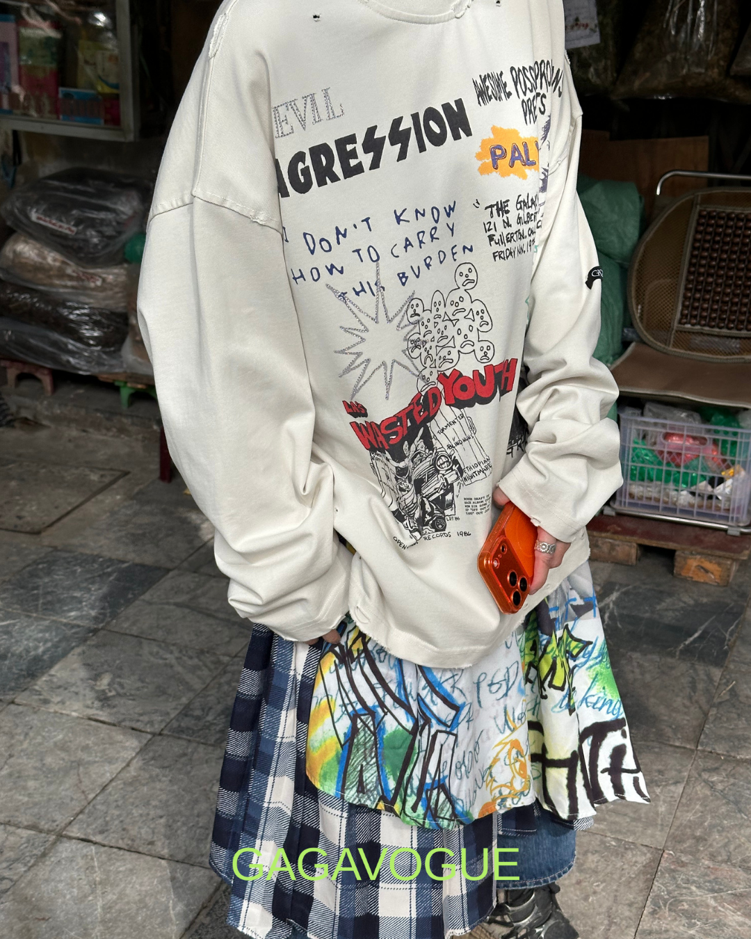 GAGAVOGUE AGRESSION DISTRESSED LONG SLEEVE TEE