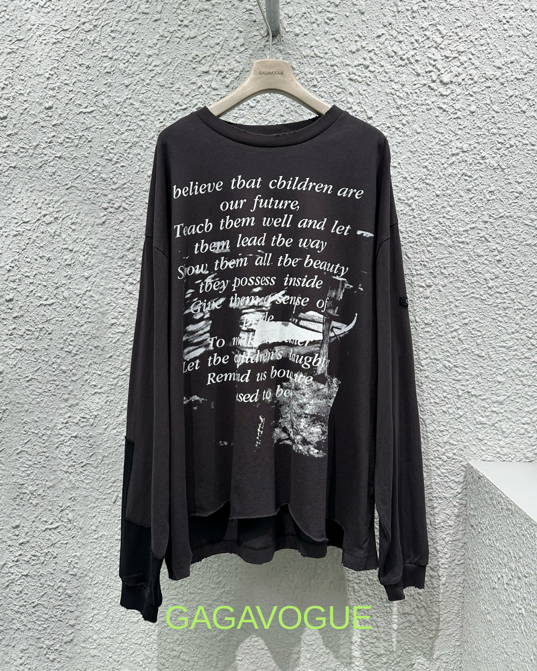 GAGAVOGUE VINTAGE TYPOGRAPHY GRAPHIC LONG SLEEVE TEE