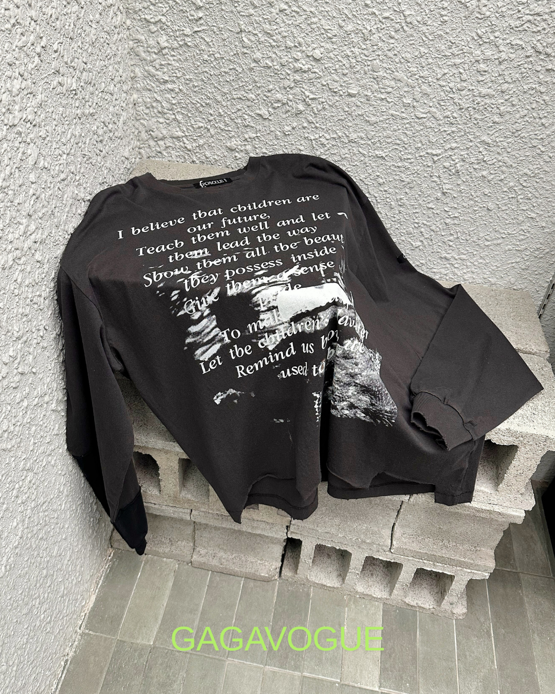 GAGAVOGUE VINTAGE TYPOGRAPHY GRAPHIC LONG SLEEVE TEE