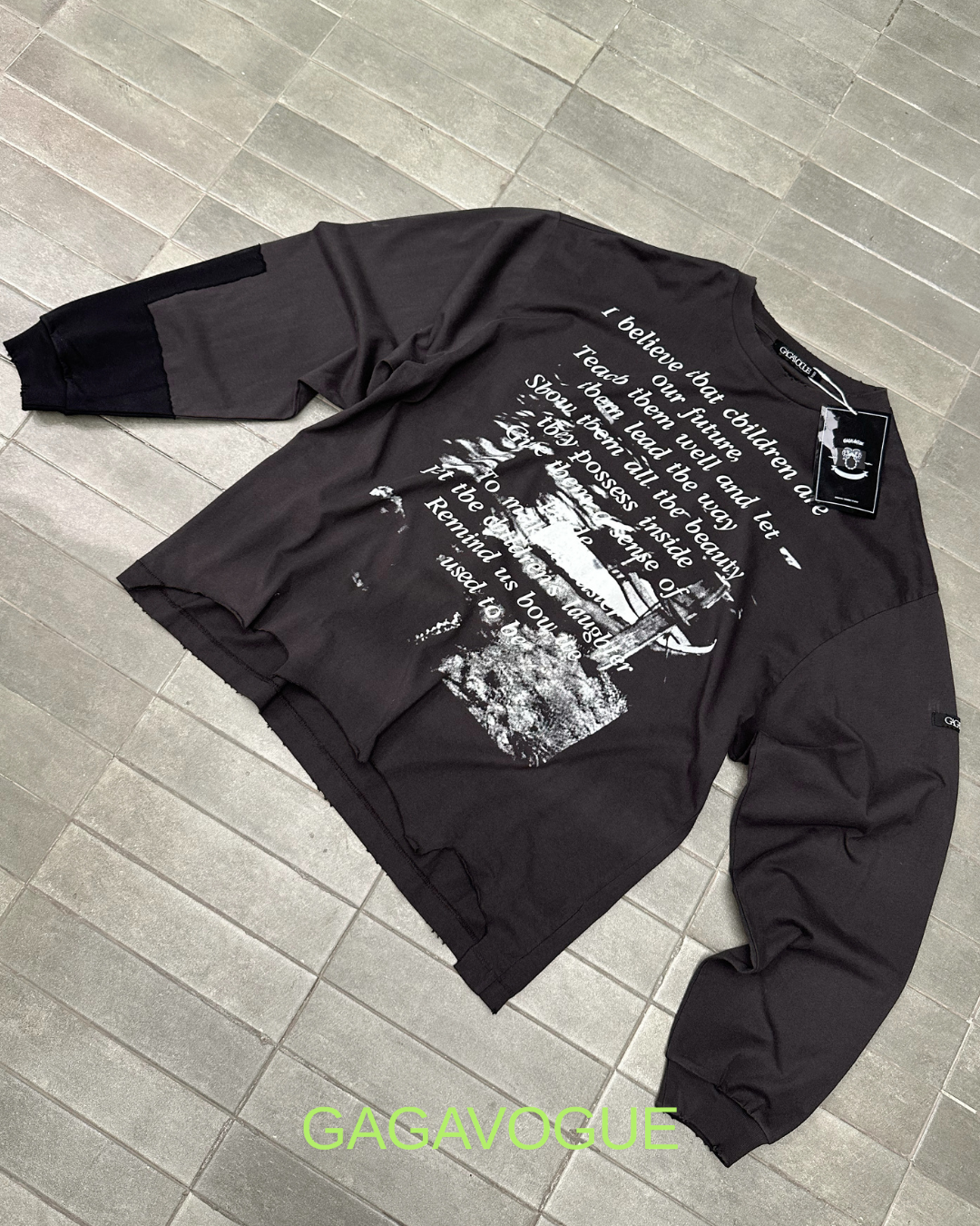 GAGAVOGUE VINTAGE TYPOGRAPHY GRAPHIC LONG SLEEVE TEE