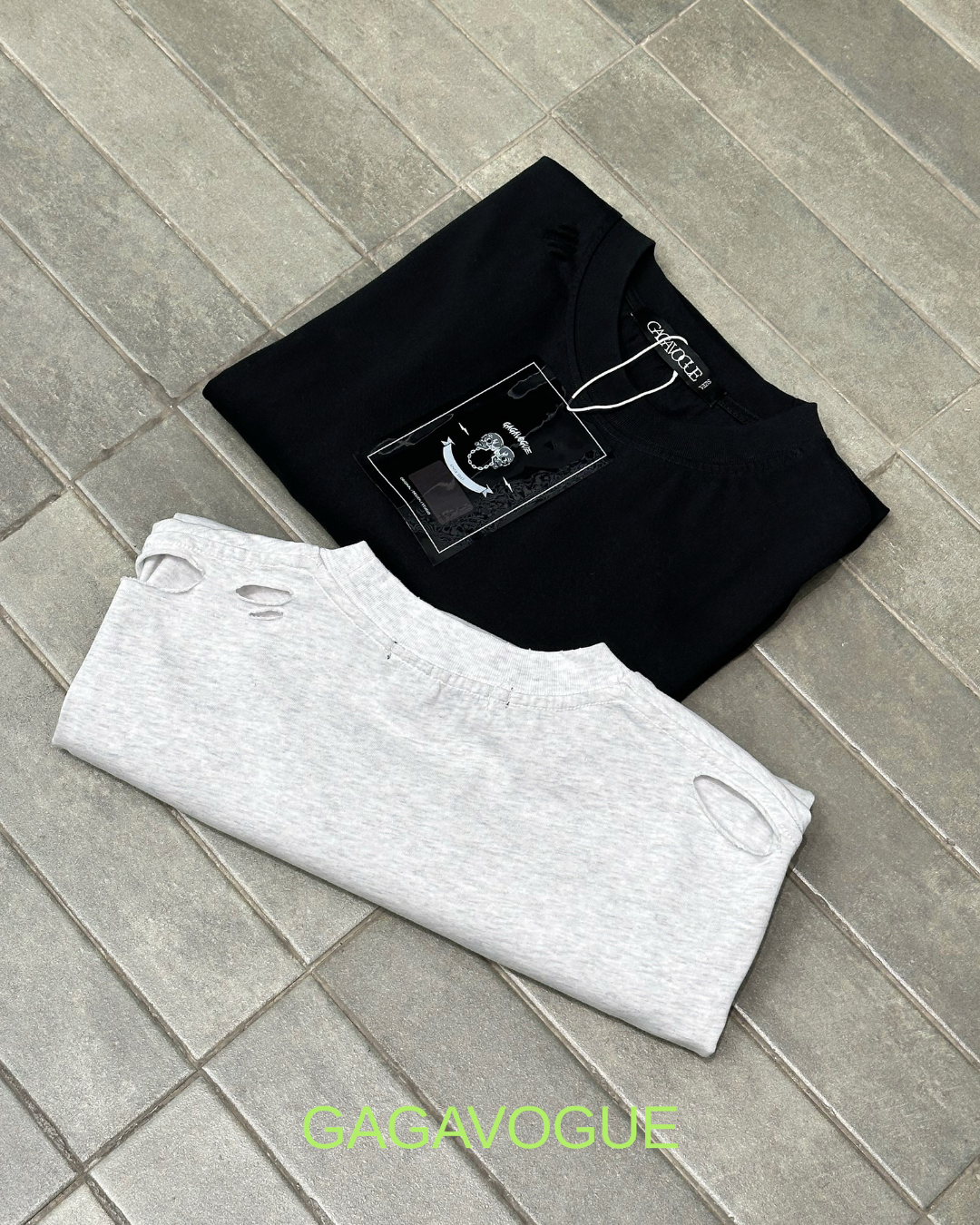 GAGAVOGUE SHOULDER CUTOUT DISTRESSED TEE