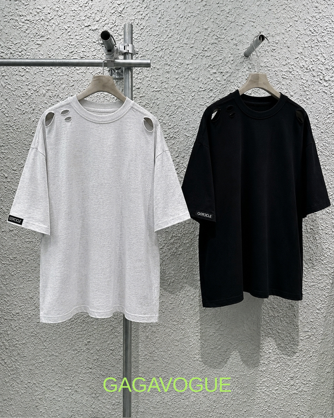 GAGAVOGUE SHOULDER CUTOUT DISTRESSED TEE
